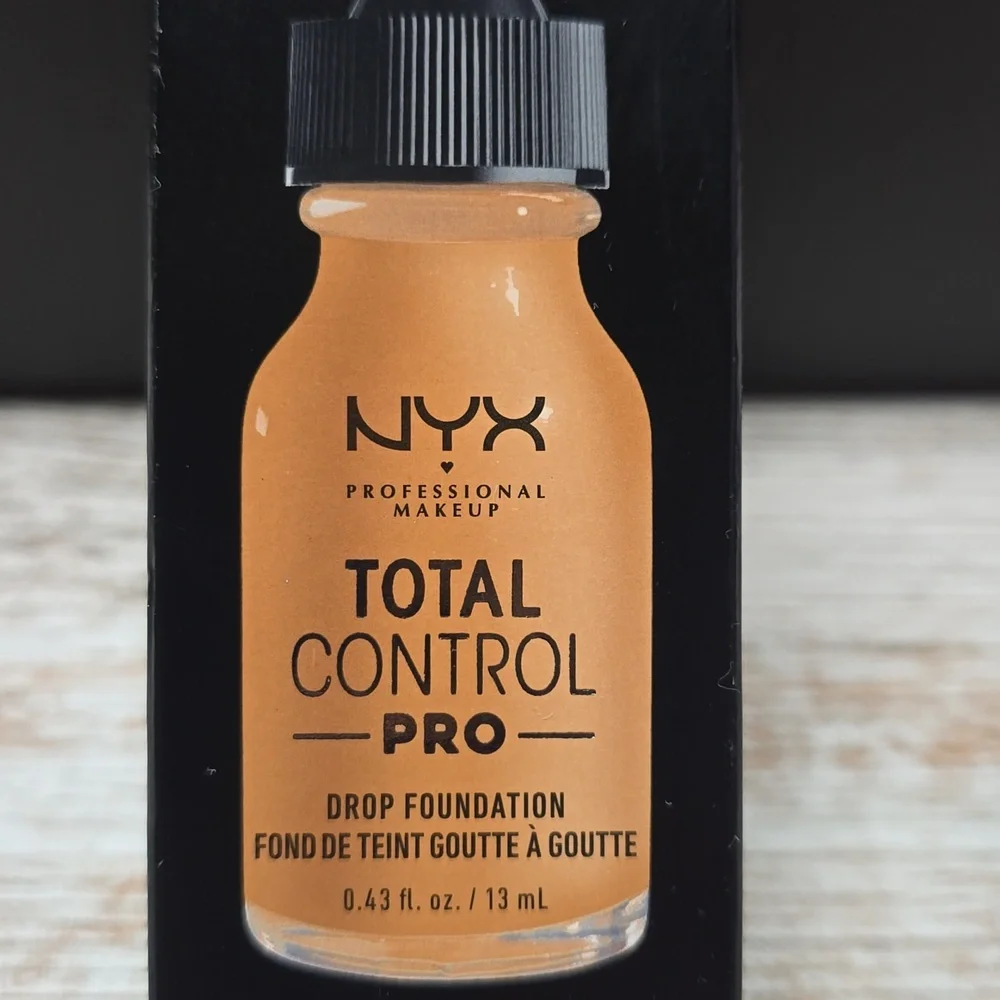 NYX Total Control Pro Foundation - Camel
